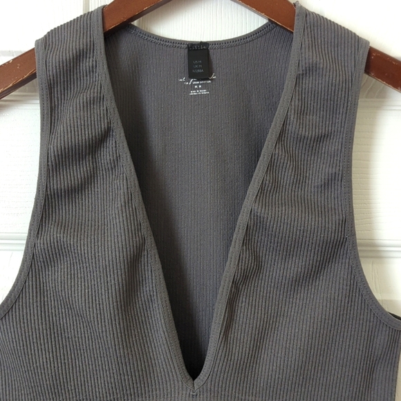 Out From Under Hailey Seamless Ribbed Knit Plunge V-neck Cropped Bra Top Gray M - Picture 2 of 9